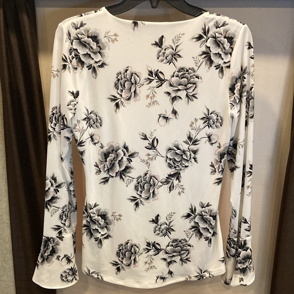 WHBM- beautiful v-neck- blouse - Picture 6 of 8